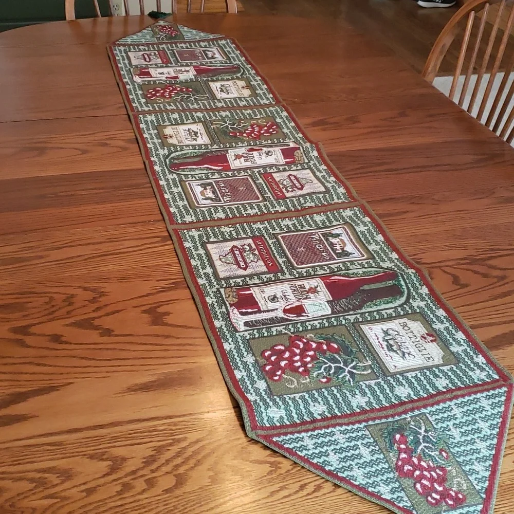 NWOT Tapestry Wine Motif Table Runner